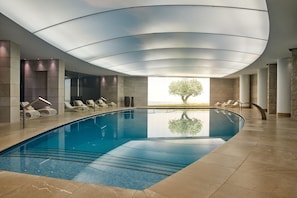 Couples treatment room(s), sauna, hot tub, steam room, body treatments