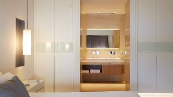 Superior Room, Sea View | Premium bedding, down comforters, minibar, in-room safe