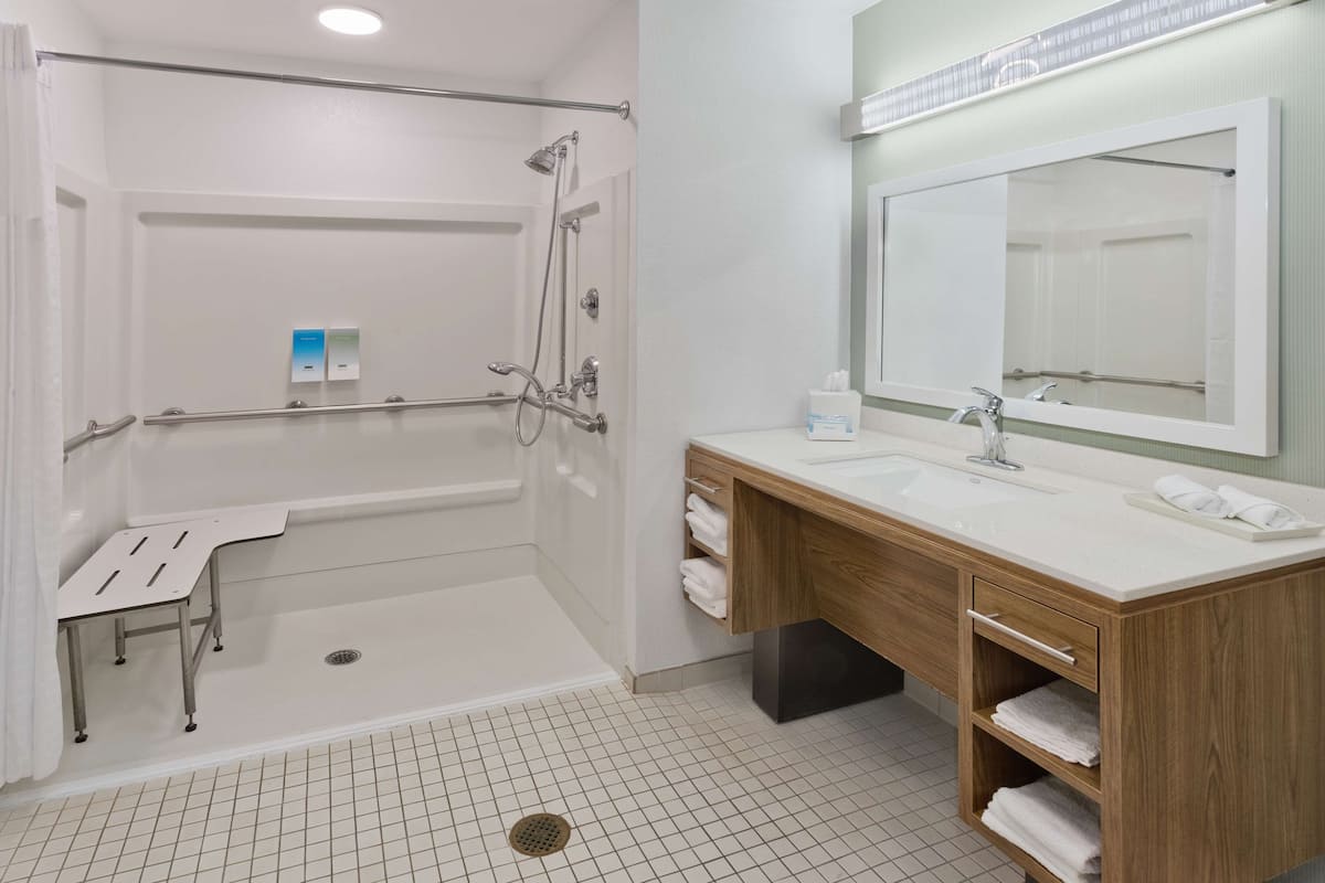 suite, 1 king bed, accessible (roll-in shower) | bathroom shower