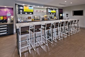 Café da manhã com buffet grátis todos os dias
