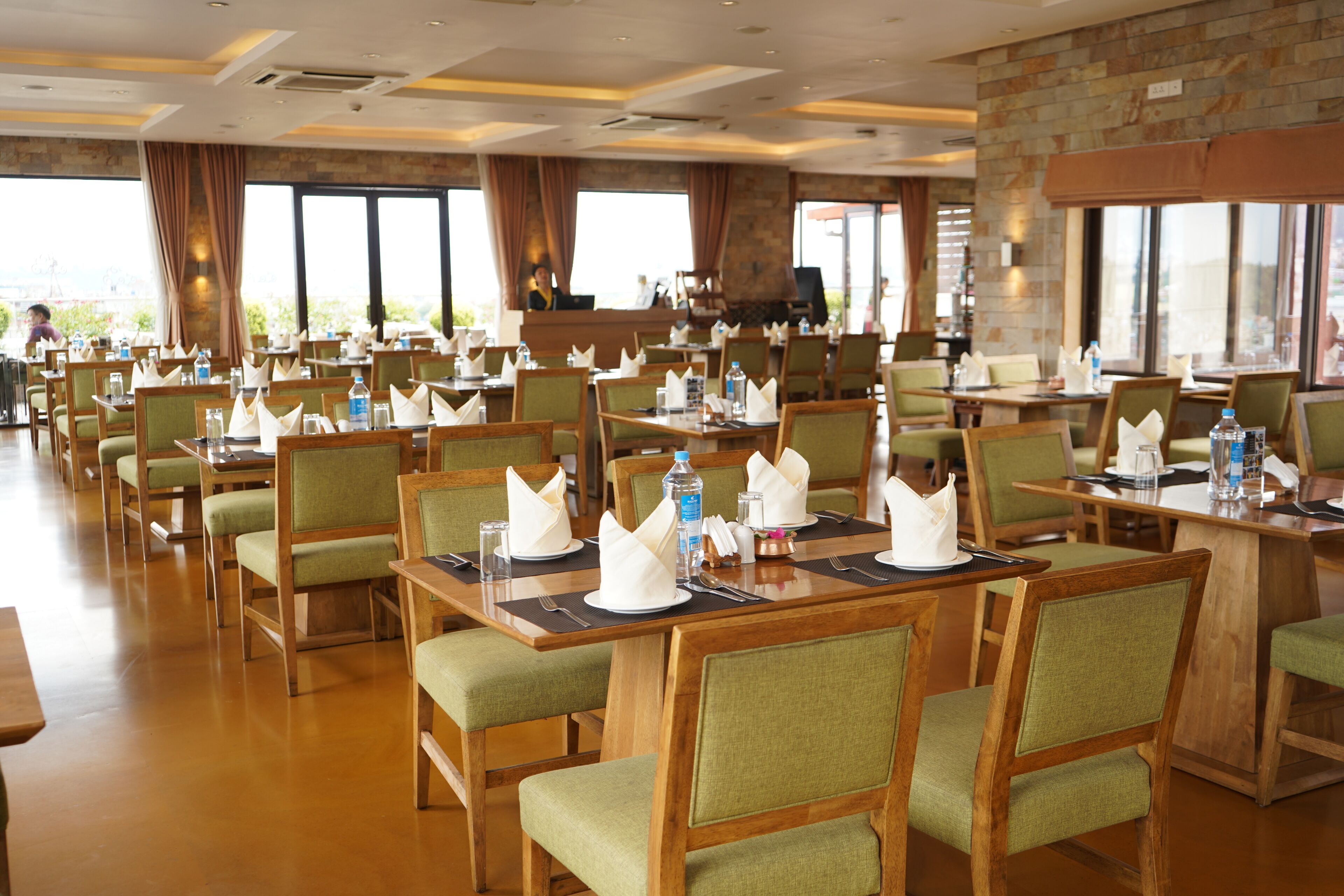 2 restaurants; ze serveren er ontbijt, lunch, diner en brunch 