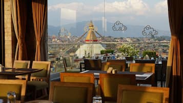 2 ristoranti; aperti a colazione, a pranzo, a cena e per il brunch
