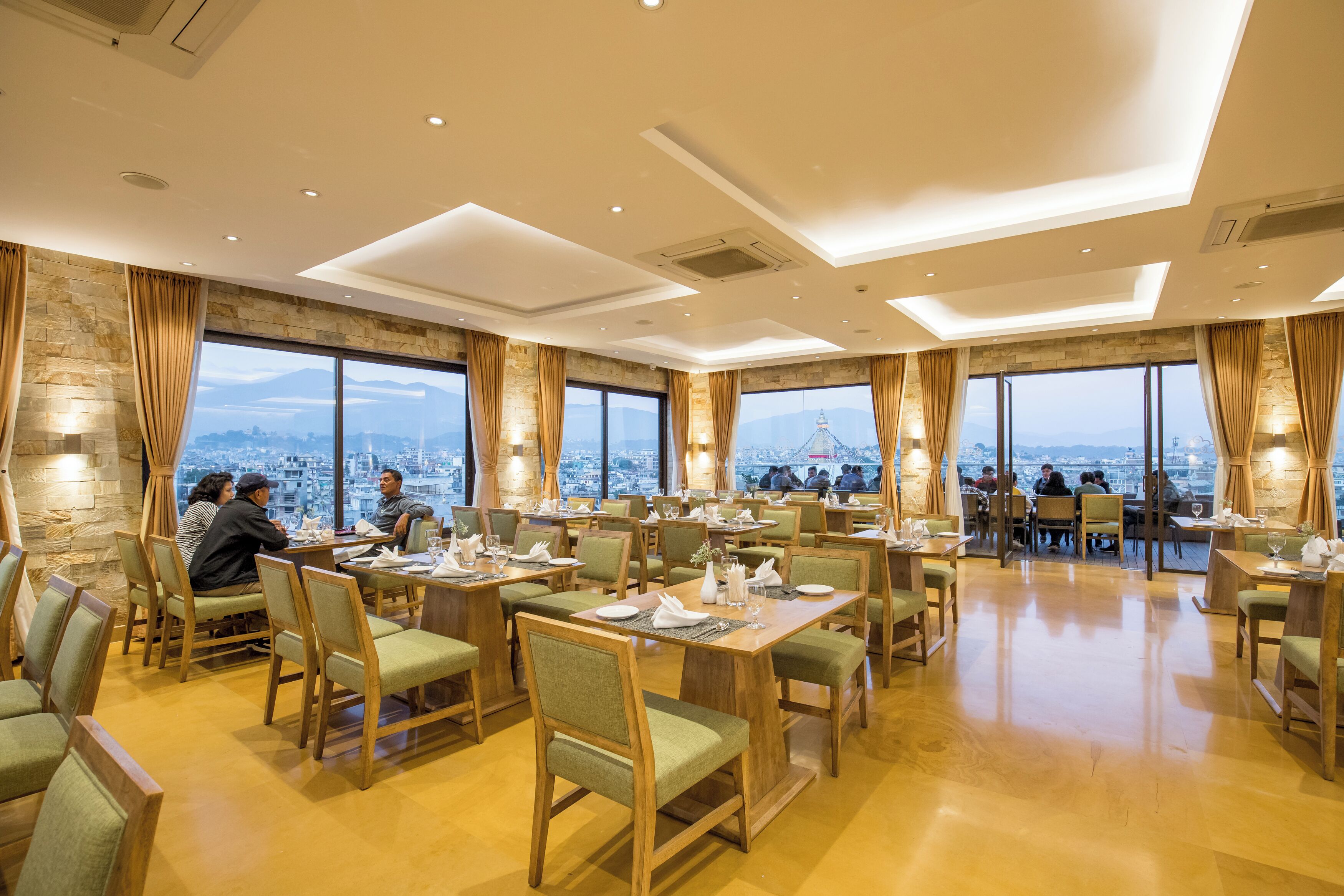2 restaurants; breakfast, lunch, dinner, and brunch served