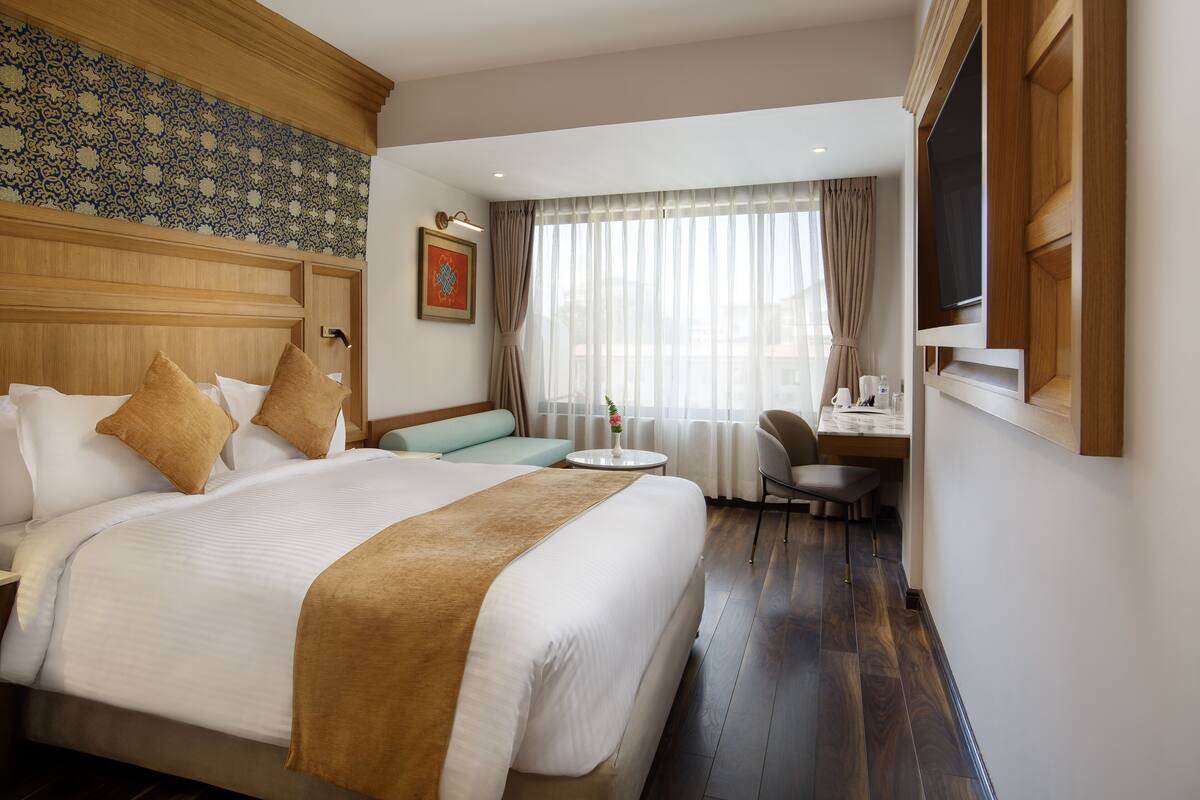 Quarto luxo, 1 cama de casal | Cofres nos quartos, escrivaninha, quartos à prova de som