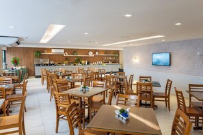 Breakfast, lunch, dinner served; Brazilian cuisine  - Villa Park Hotel Natal (Natal)