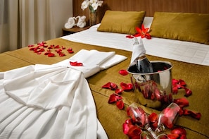 Minibar, in-room safe, desk, laptop workspace - Villa Park Hotel Natal (Natal)