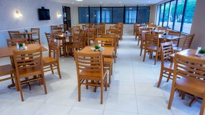Aperto a colazione, pranzo e cena, cucina brasiliana 