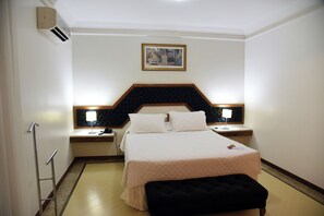 Habitación superior | Minibar, caja de seguridad en la habitación, escritorio y wifi gratis 