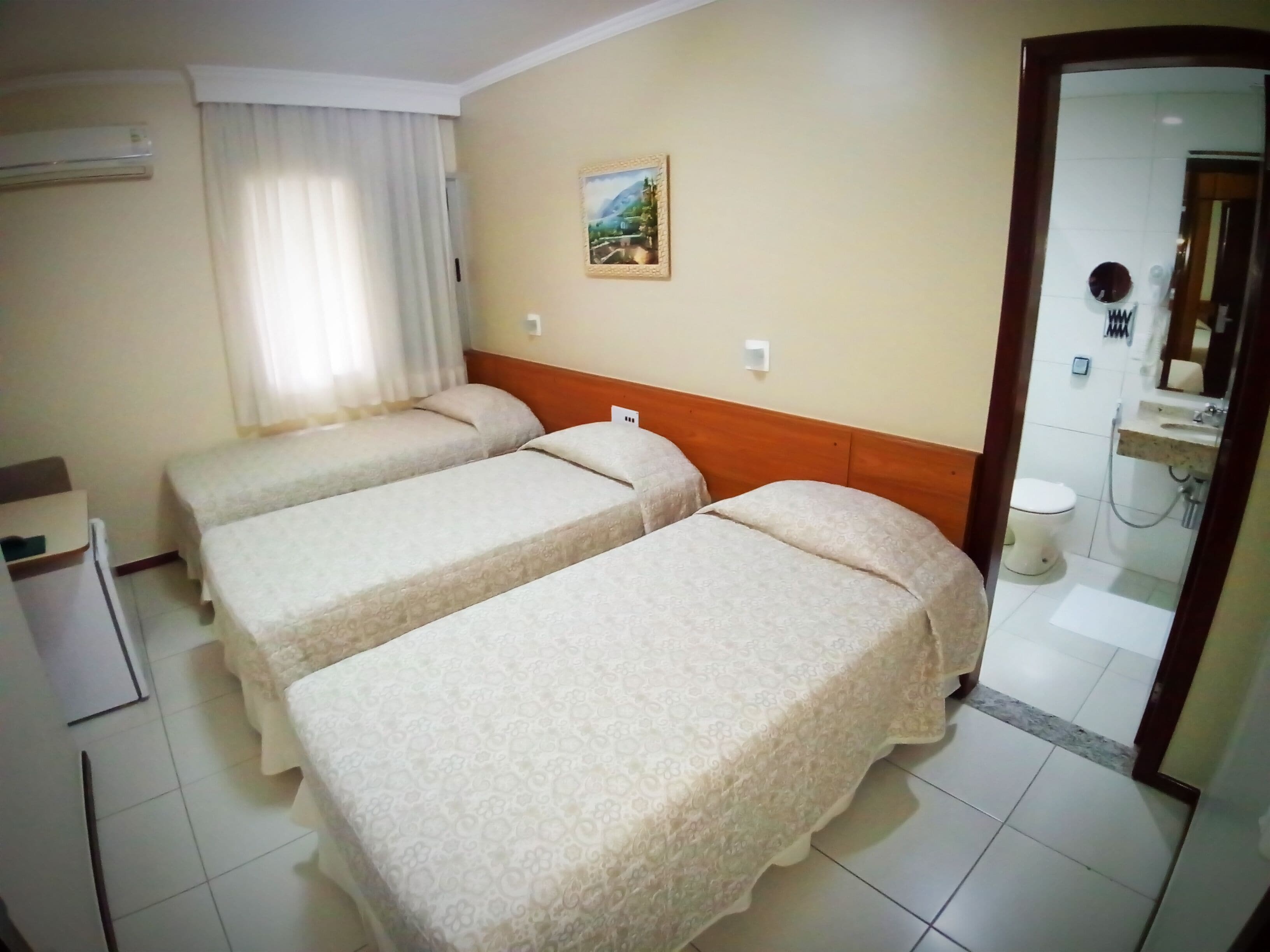 deluxe triple room, 3 single beds | minibar, in-room safe, desk, free wifi