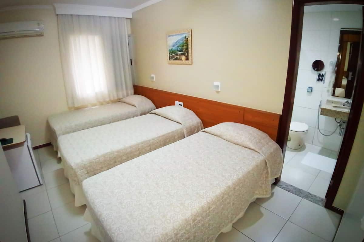 deluxe triple room, 3 single beds | minibar, in-room safe, desk, free wifi