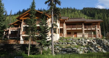 Pinnacle Lodge