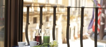 Santacroce Luxury Rooms