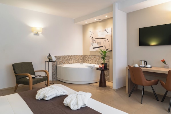 In-room safe, blackout drapes, soundproofing, free WiFi