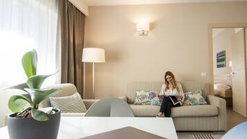 Zimmersafe, VerdunkelungsvorhÀnge, schallisolierte Zimmer