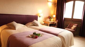 Chambre Double ou avec lits jumeaux, 1 chambre | Literie de qualité supérieure, couette en duvet d'oie, minibar