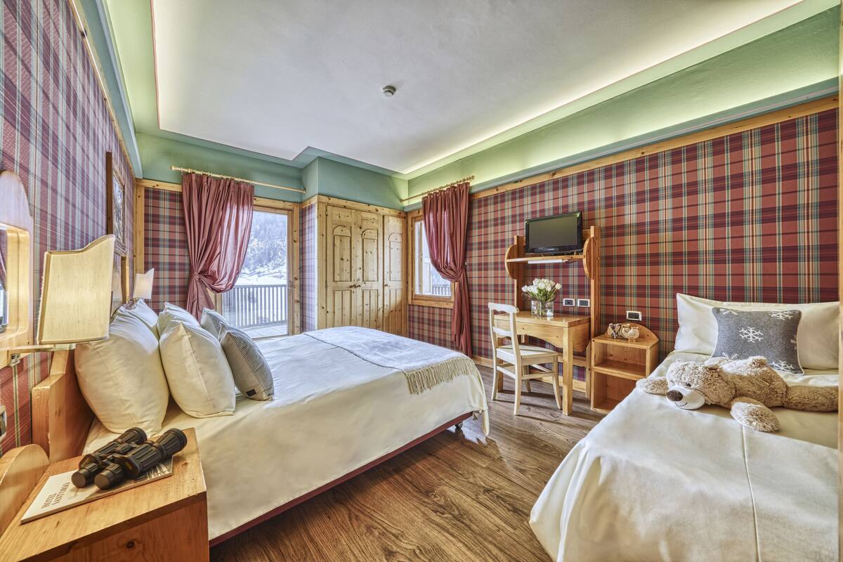 Minibar, in-room safe, soundproofing, free WiFi
