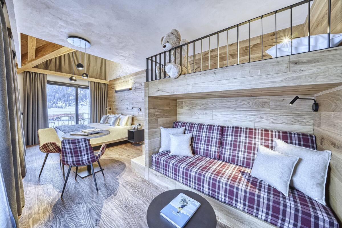 Minibar, in-room safe, soundproofing, free WiFi