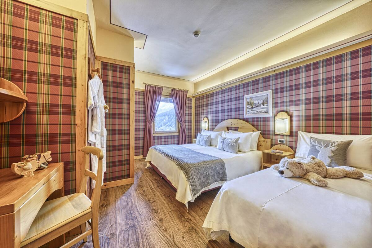 Minibar, in-room safe, soundproofing, free WiFi