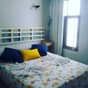 Enkeltrom | Minibar, blendingsgardiner og sengetøy