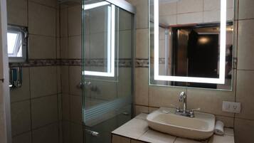 Regadera, regadera tipo lluvia, amenidades de baño gratuitas, toallas