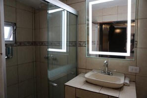 Douche, douche cascade, articles de toilette (gratuits)