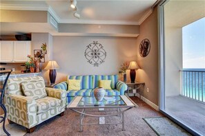 Room, 1 Bedroom, 2 Bathrooms (with Bunk insert) | Living area | TV, DVD player