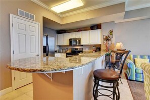 Room, 1 Bedroom, 2 Bathrooms (with Bunk insert) | In-room dining - Tidewater Beach Resort (Panama City Beach)