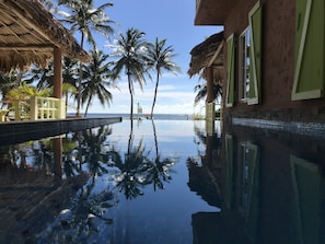 Outdoor pool, pool loungers - Caye Casa (San Pedro)