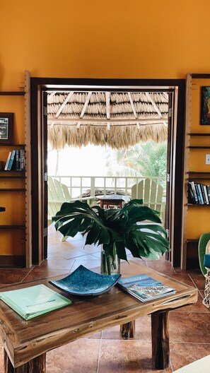 Caribbean Dreams | Área de sala de estar | Smart TV de 42 pulgadas con canales por cable y televisión