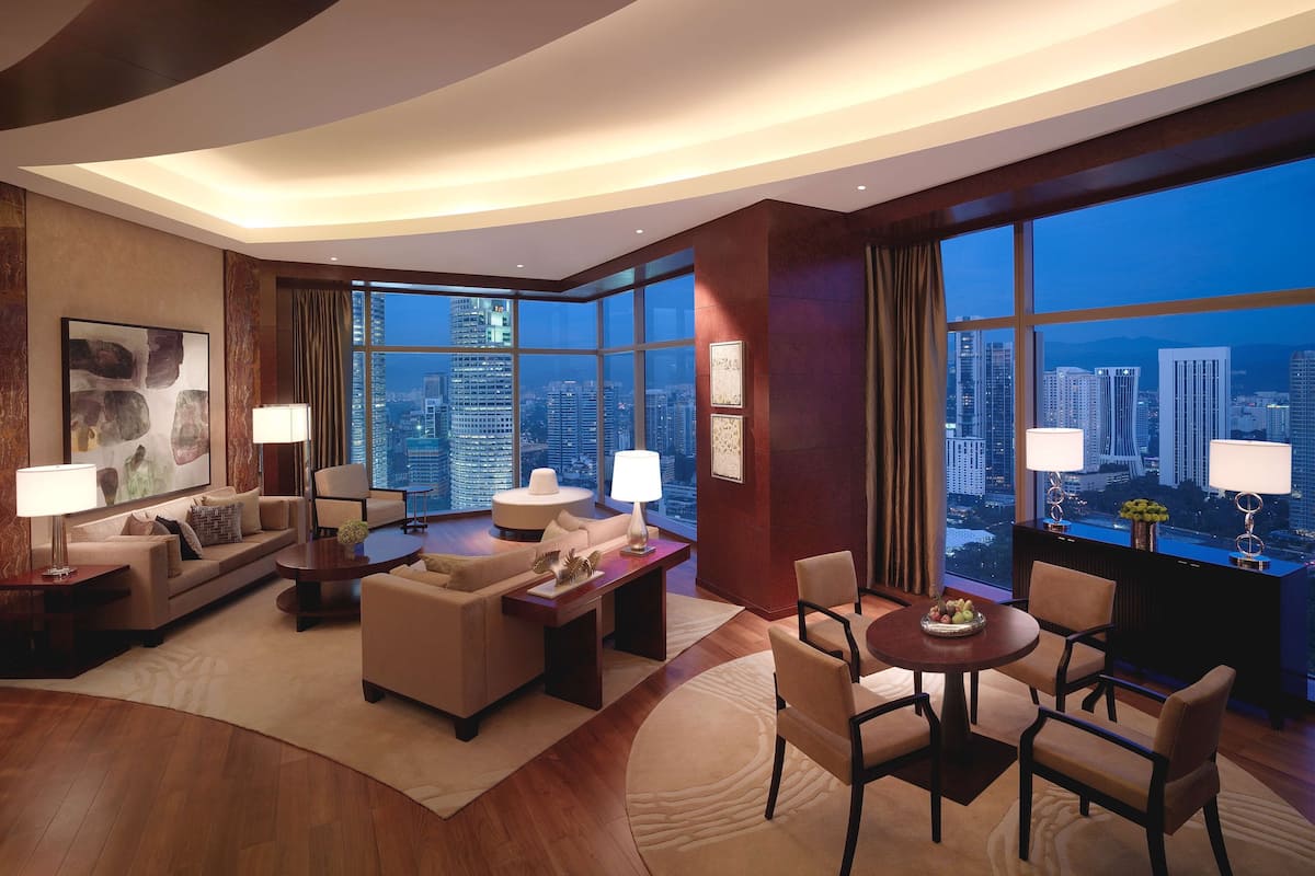 Suite (Diplomat) | Allergikerbettwaren, Minibar, Zimmersafe, Schreibtisch