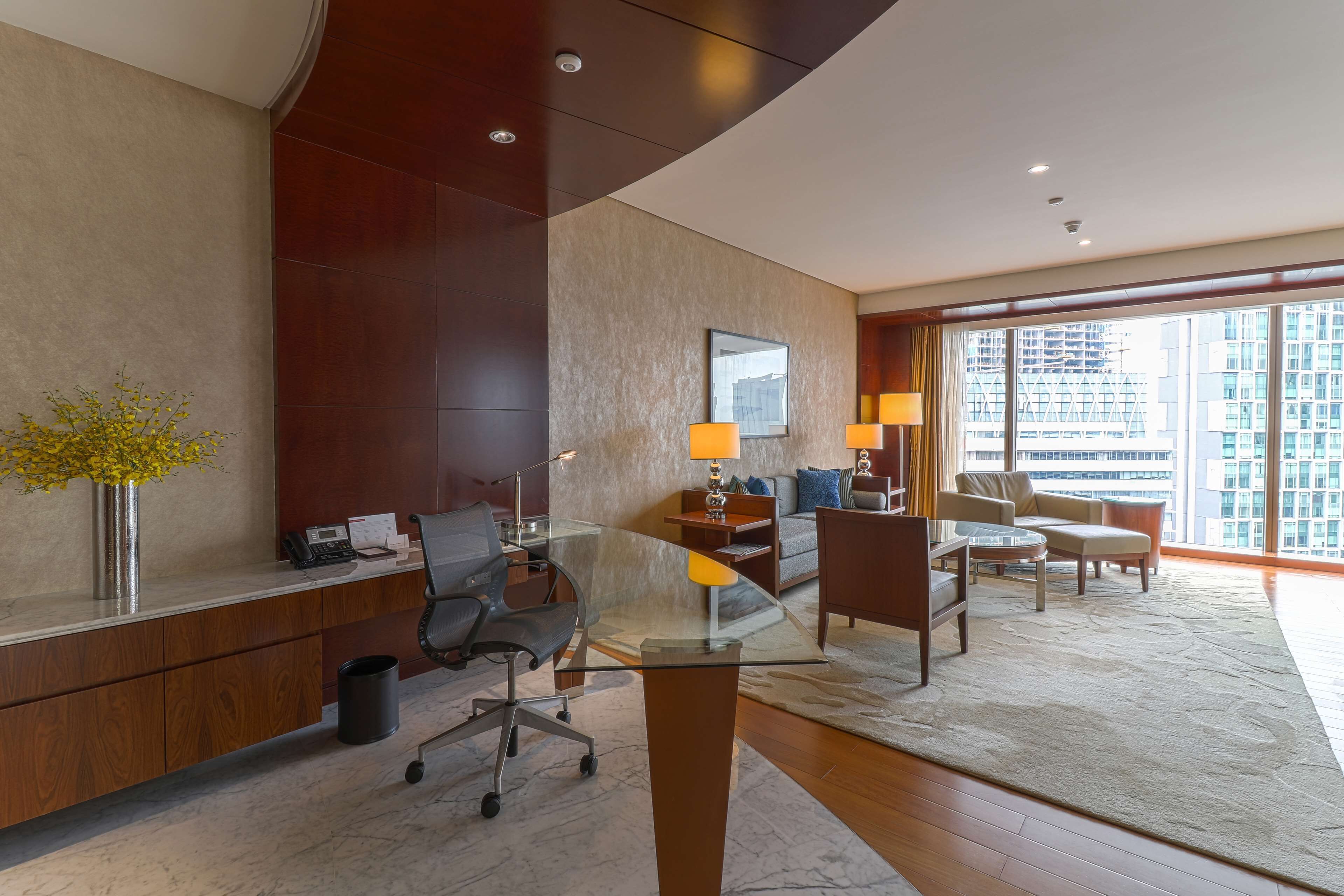 hypo-allergenic bedding, minibar, in-room safe, desk