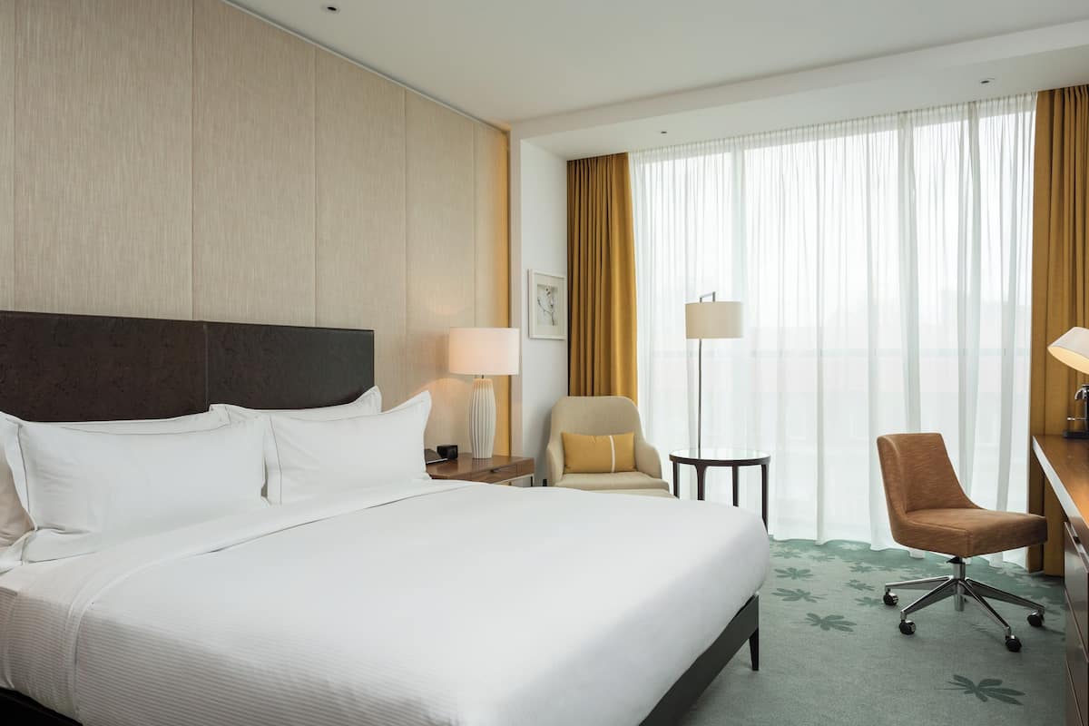 Habitación familiar, varias camas, habitaciones conectadas | Minibar, caja de seguridad en la habitación y escritorio