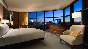 Minibar, in-room safe, desk, soundproofing