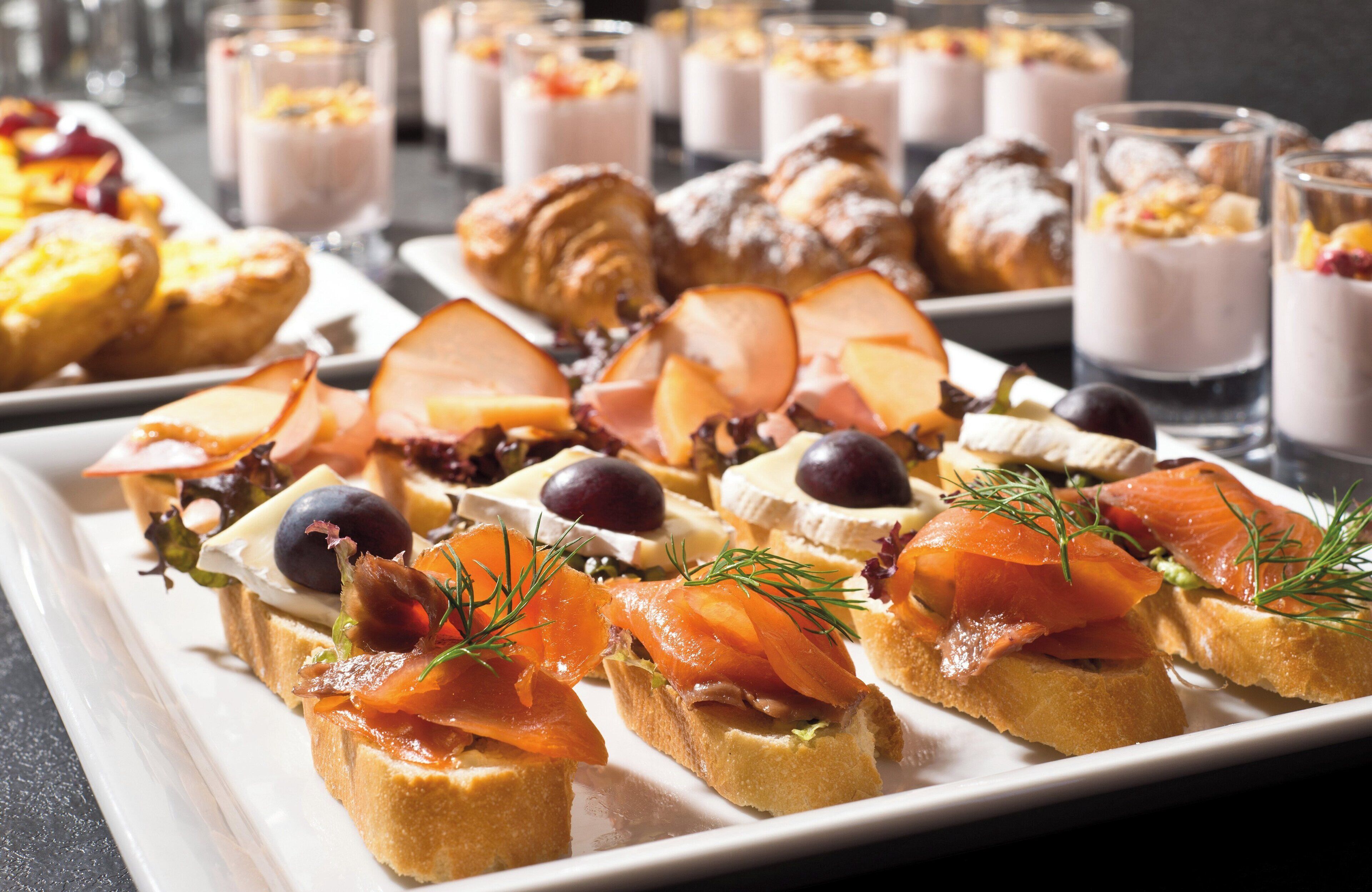 breakfast and dinner served, regional cuisine