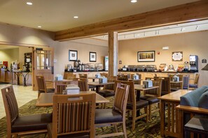 Free daily buffet breakfast - MainStay Suites Williston (Williston)