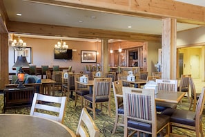 Buffet déjeuner gratuit tous les jours