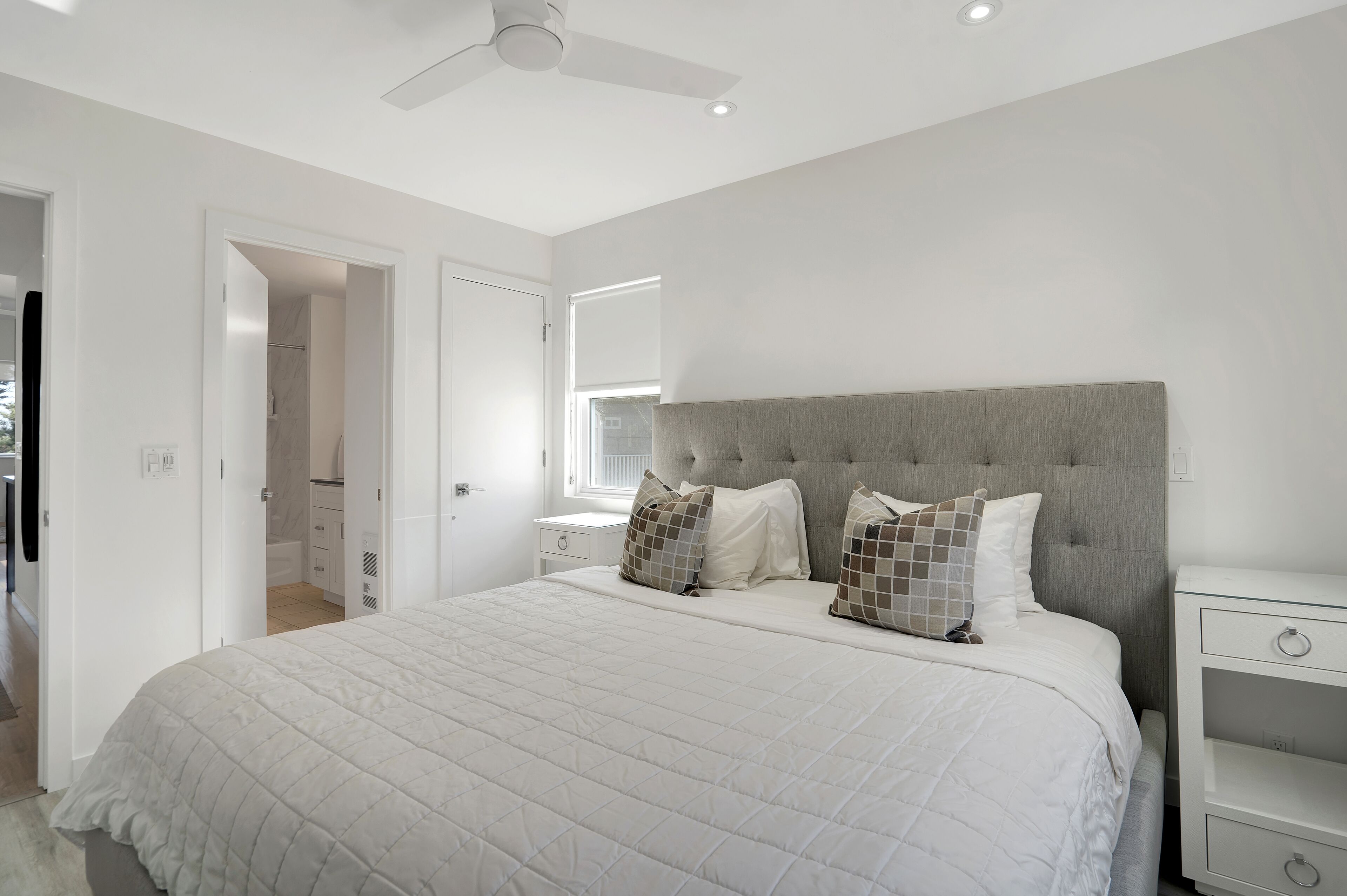 suite, 1 bedroom, kitchen, ocean view | private kitchen | full-sized fridge, microwave, stovetop, cookware/dishes/utensils