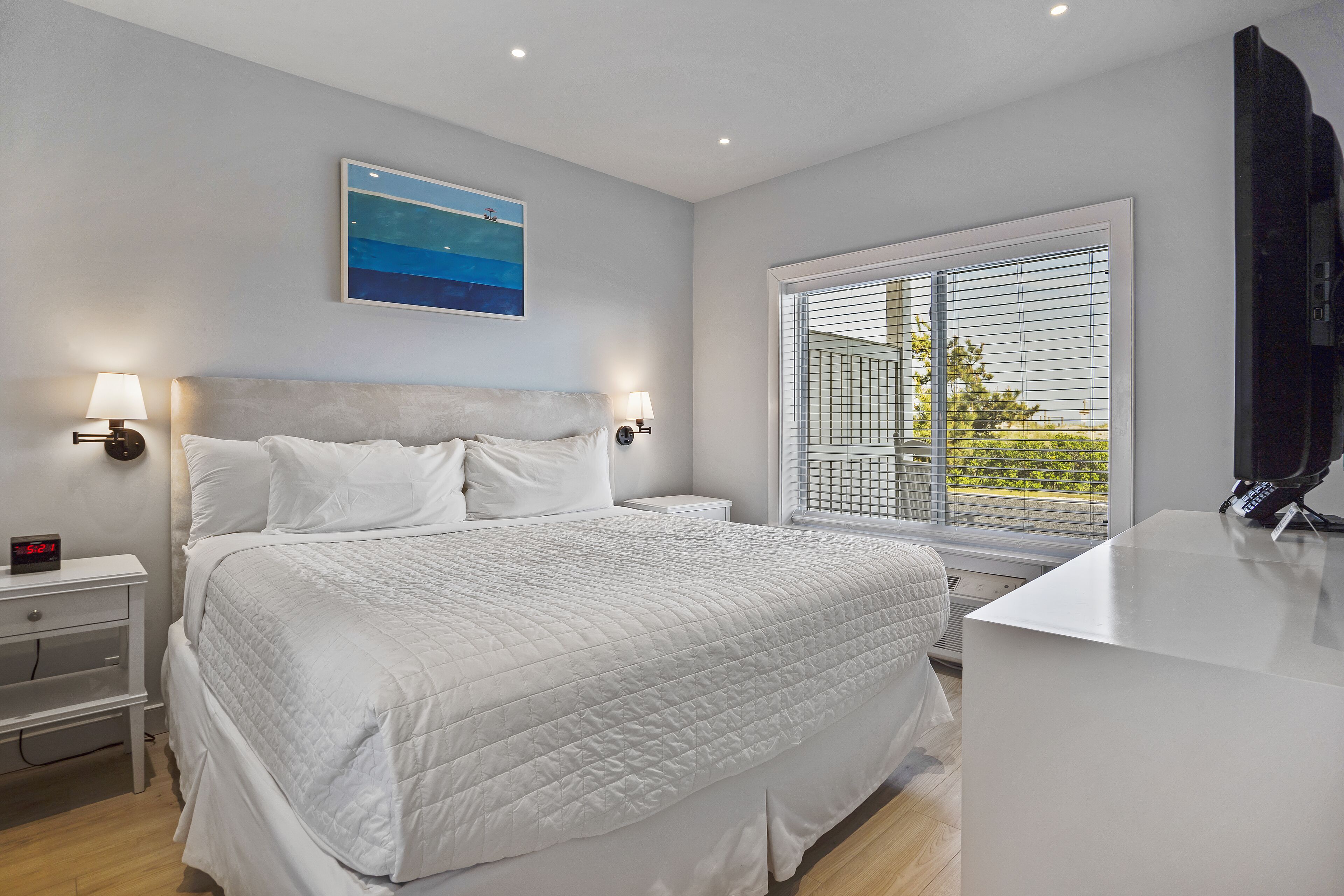 lower 2 bedroom 2 bath corner oceanfront | 2 bedrooms, individually decorated, individually furnished