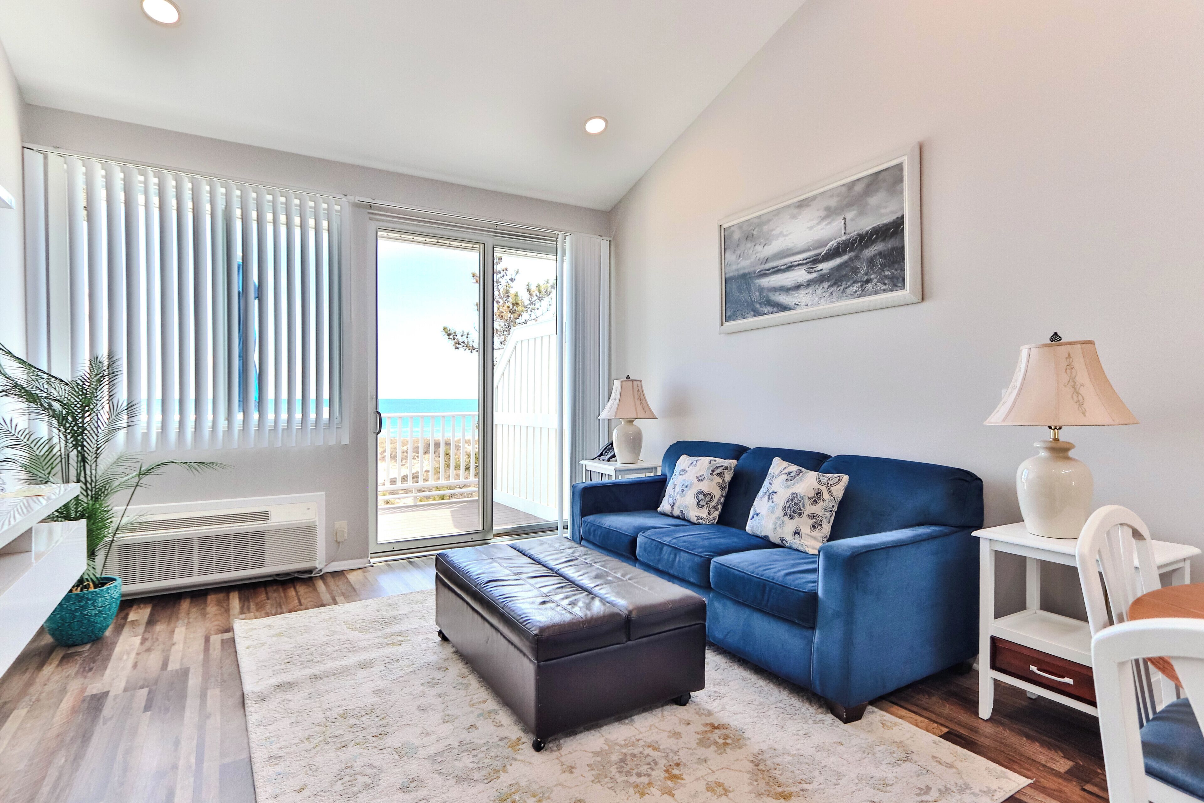1 Bedroom w/Terrace Upper | Living area