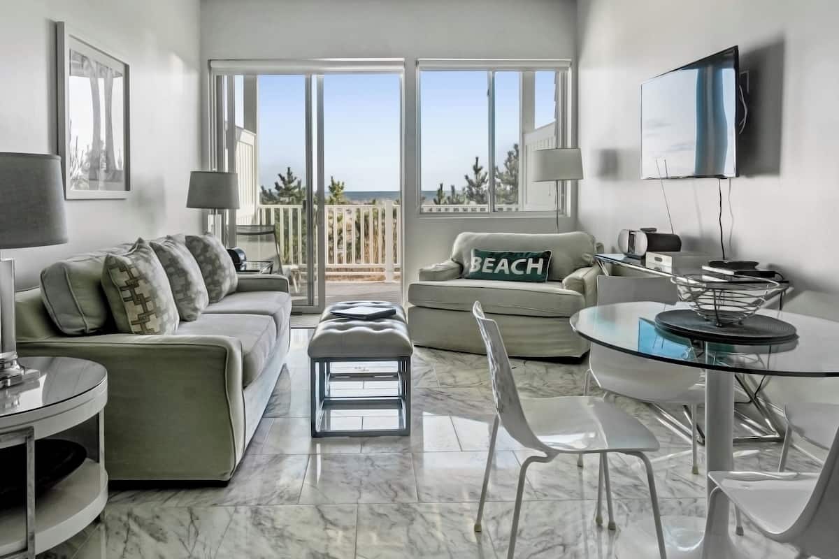 Suite, 1 Bedroom, Partial Ocean View