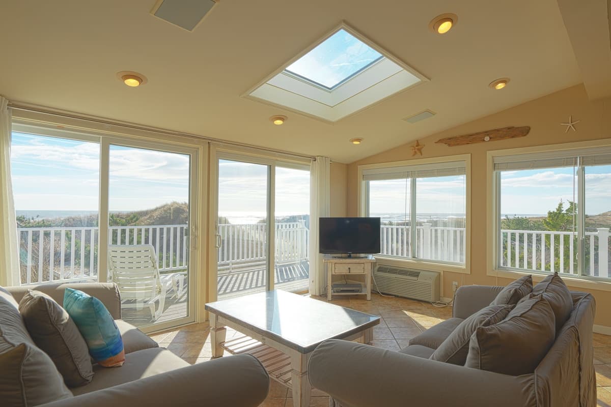 Suite, 3 Bedrooms, 2 Bathrooms, Ocean View | Living area | TV
