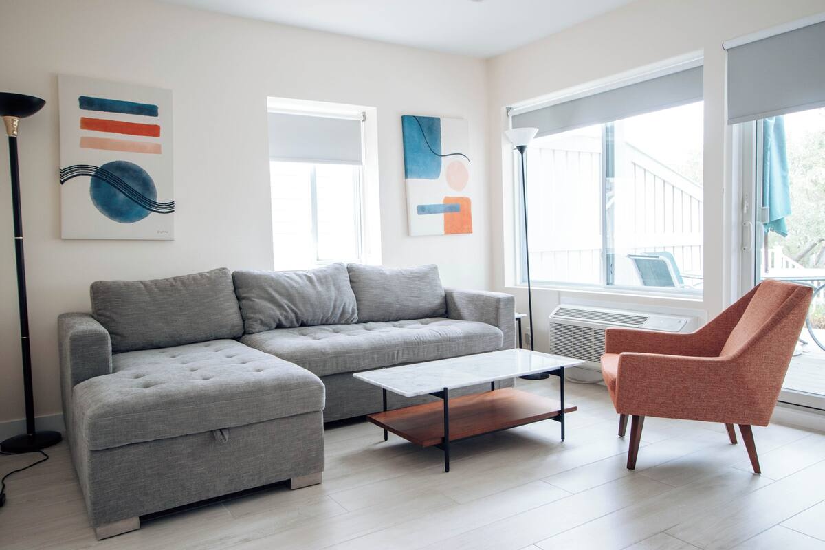 Suite, 2 Bedrooms, Kitchen, Poolside | Free WiFi, individually decorated, individually furnished, bed sheets