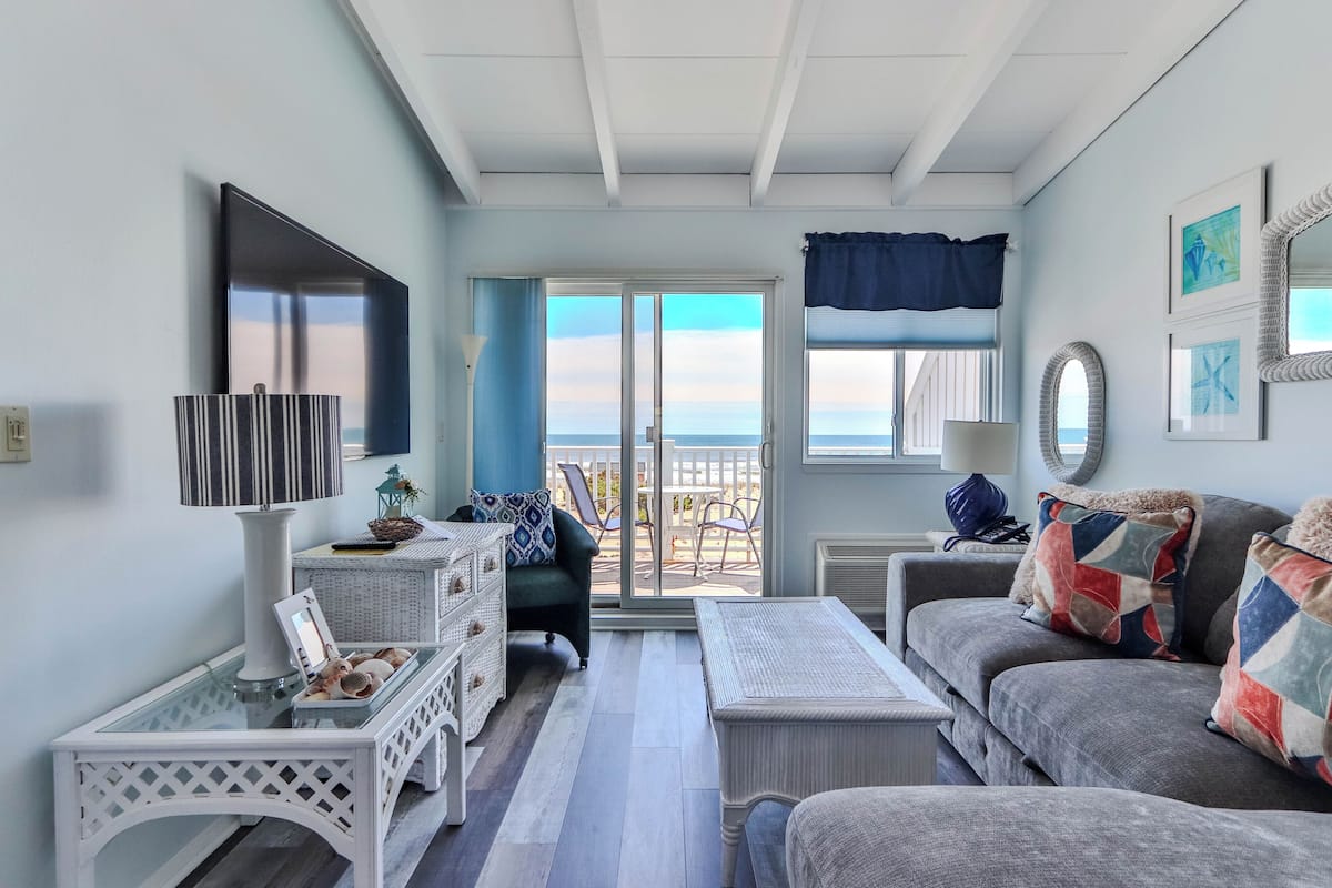 Suite, 1 Bedroom, Kitchen, Ocean View | Individually decorated, individually furnished, free WiFi, bed sheets