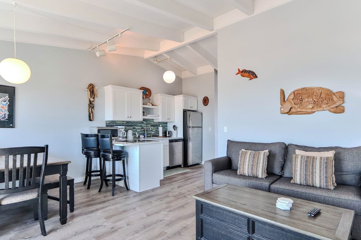 Suite, 1 slaapkamer, uitzicht op zee, aan zee | Individueel gedecoreerd, individueel gemeubileerd, babybedden (toeslag)