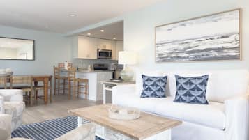 Suite, 2 chambres, 2 salles de bains | Coin séjour | Télévision