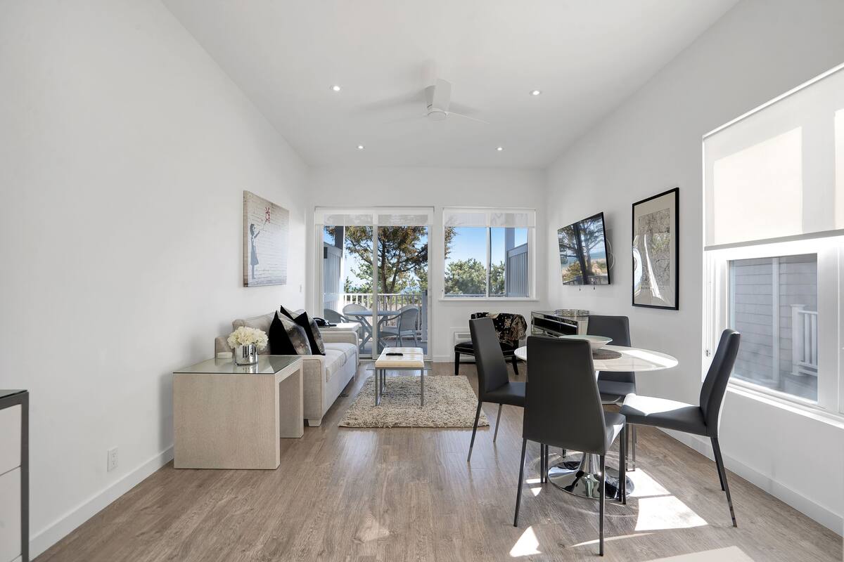 Suite, 1 Bedroom, Kitchen, Ocean View | Bathroom | Shower, hair dryer, towels