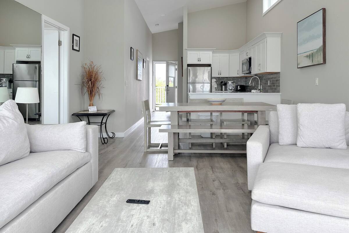 Upper Two Bedroom Ocean View | Free WiFi, individually decorated, individually furnished, bed sheets