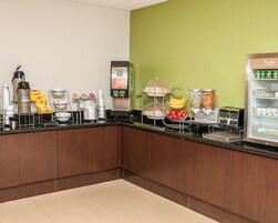 Café da manhã com buffet grátis todos os dias