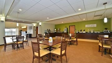 Free daily buffet breakfast