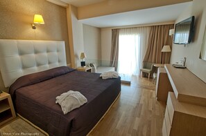 Minibar, in-room safe, soundproofing, free WiFi